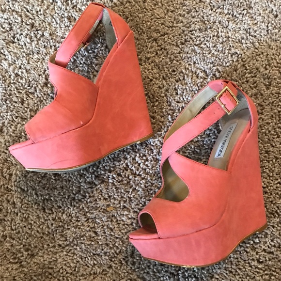 Steve Madden xternal wedges in coral - Picture 3 of 3